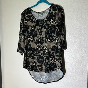 Women’s medium Kate and Mallory blouse.